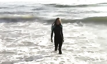 Ashlyn Diamond Squirts on the Beach