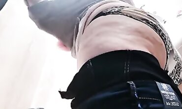 Italian Step-Mom in Jeans Flashes Huge Ass at the Market
