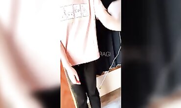 桜木すずのTikTok風自撮りチャレンジ｜素人女子大生のグラビア