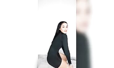 Susana Medina Showcases Her Booty in TikTok Webcam