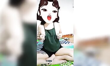 Animación Solo: Mujer Desnuda Enseña Tetas en Estilo Cartoon