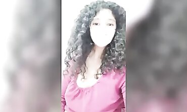 Solo Babe Flashes Beaver and Throats on TikTok