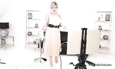 Lady Sonia's British Mature JOI in Stockings