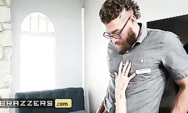 Tatted Cougar Joslyn James Takes Technician Xander Corvus's Big Dick
