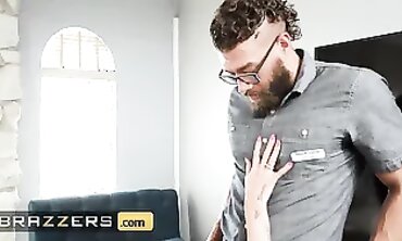 Thirsty MILF Joslyn James Gets Anal Creampie