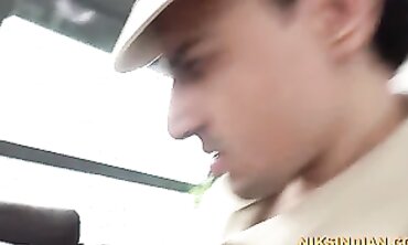अश्लील वेब सीरीज रैकेट पकड़ने के बाद पुलिस वाला खुद चूत चुदाई
