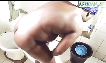 Black Star's Shaved Pussy Pruning Practice With Dildo