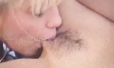Geile Lippen: Erotische lesbische Leidenschaft