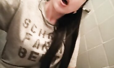 Golden MILF PhoenixxxWorld Enjoys Solo Shower Vibrator Session