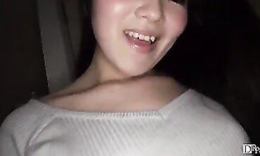 有田しずくがクリトリス直撃で散歩中に絶頂
