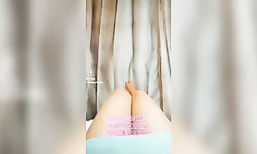 Morena Latina Se Excita Hacer Ejercicio Con Juguetes