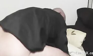 Blondes MILF aus Berlin mit Tattoo verführt Egon Kowalski