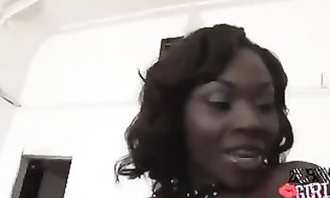 Osa Lovely: Sugary-Sweet Ebony Goddess Dyke Action
