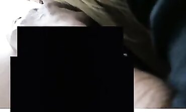 Sara si fa leccare il culo da pecorina