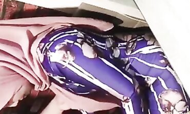 Hijab Girl in Purple Striped Outfit Gives Passionate Blowjob