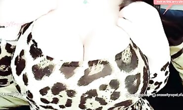 Beauty: Hot Hispanic Dark-Haired Cutie Delivers Ultimate JOI