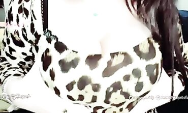 Beauty: Hot Hispanic Dark-Haired Cutie Delivers Ultimate JOI