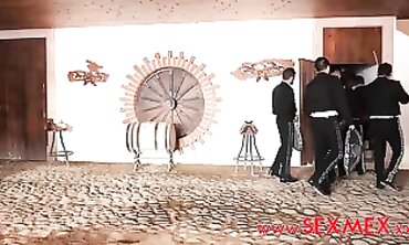 Emily Thorne Gangbang: Mariachi Group Plow