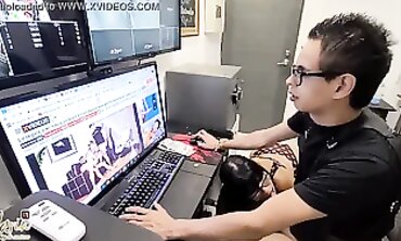 Molesto a mi novio en su trabajo por qué no me da