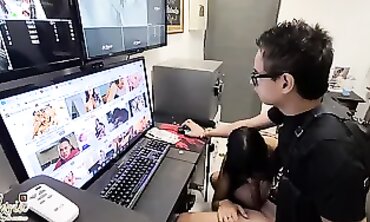 Molesto a mi novio en su trabajo por qué no me da