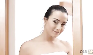 Anna Rose Gets Steamy Morning Shower Sex