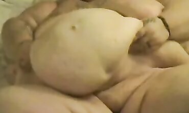 SSBBW Babe Spreads Legs and Revs Up on Sofa