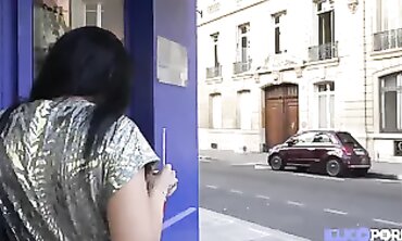 Isabella et Francys dans un trio anal chaud
