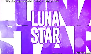Luna Star Answers the Rump Call
