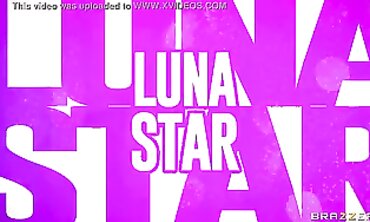 Luna Star Answers the Rump Call