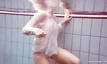 Melissa Darkova's Enchanting Underwater Goddess Performance