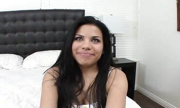 Bootylicious Latina Gets A Ample Sticky Internal Ejaculation Deep Inwards Her Gash two