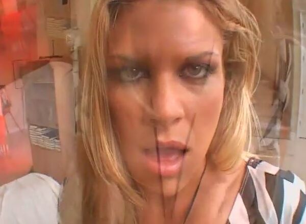 Kelly Broox Enjoys Anal Invasion