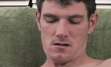 Guy with pierced nip and torso tat faps off and blows his fountain on his tummy.