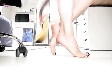Miss Honey Barefeet's Solo Foot and Booty Addiction