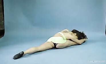 Mila The Gymnast Spreading Her Legs On The Floor
