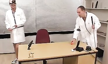 Abgefickt die kleinen Schlampen aus dem Buero