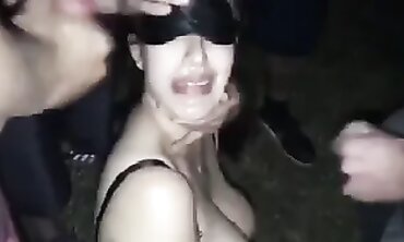 Rastplatzschlampe: Milf Orgy mit Blowjob und Cuckold