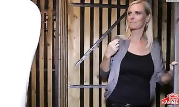 Dirty Tina: Doppelter Genuss im Keller