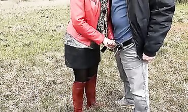 Princess Cougar Gets Public Blowjob And XXL Facial