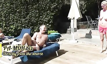 Dirty Tina Sekt im Pool mit den Pissern