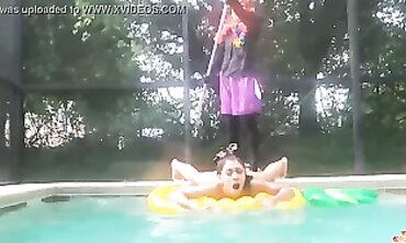 Ebony Cosplay Star Gets Cleaned In The Pool