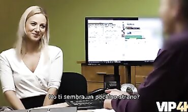 VIP4K: La cattiva Nathaly regala la sua figa rasata all'agente