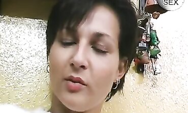 Tina Die Saugmaschine: Amateur Blowjob Hardcore