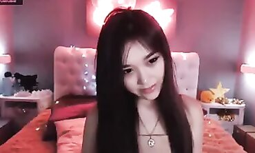 Japanese Webcam Celebrity with Voluptuous Ass