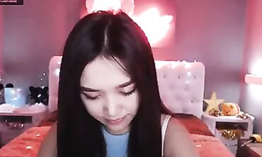 Toon Cam Model With Small Boobs And Sensuous Ass