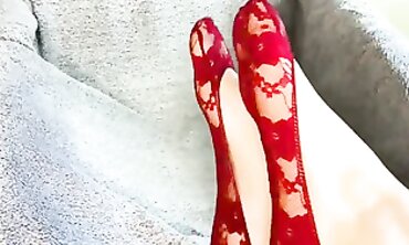 Mature Cougar Solo Webcam Foot Massage and Toes Orgasm