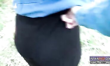 Sexe en forêt d'automne avec une fille chaude