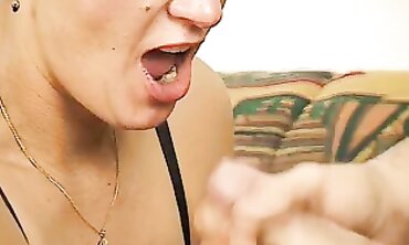 Echte deutsche MILF: Hardcore Sex und Handjob