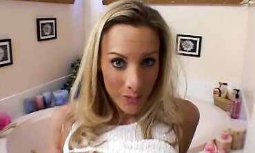 Julie Robbins Attempts To Get Preggie