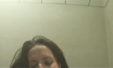 Richelle Ryan Gets Down On All Fours For The Facial Cumshot Pop-Shot After Providing Some Cute Deep Throat Fuck-A-Thon